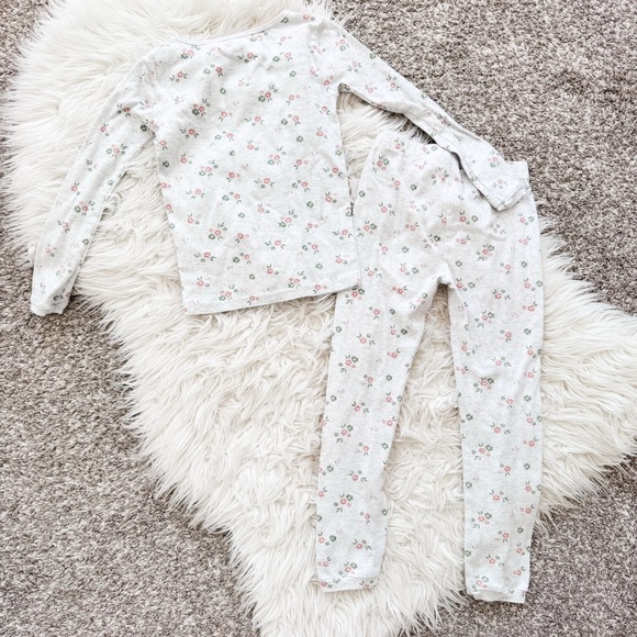 Simple Joys by Carter’s | Floral Pajama Set Size 6 - Picture 5 of 5
